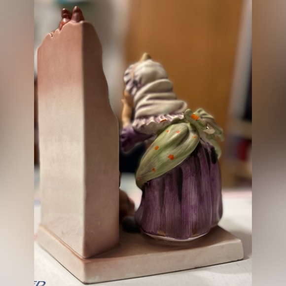 Vintage Lefton’s “Old Mother Hubbard” Porcelain Figurine #1105 - Picture 4 of 9